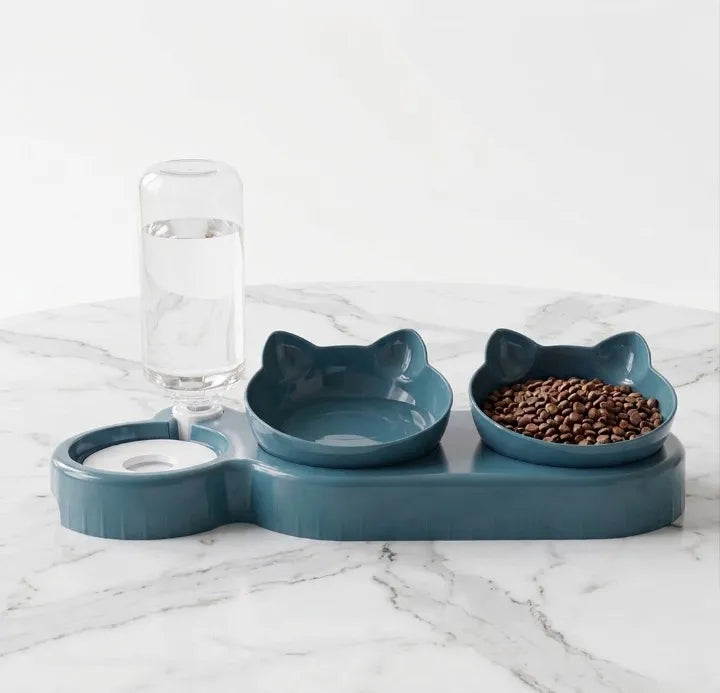 gamelle 3 en 1 bleu sur une table en marbre