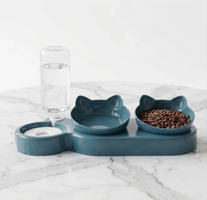 gamelle 3 en 1 bleu sur une table en marbre